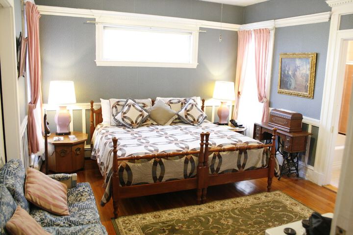 Room 33 of 48