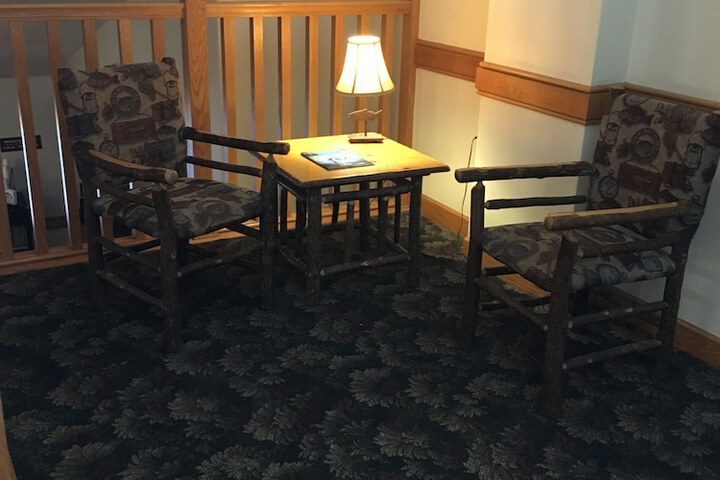 Moose Lake Lodge & Suites
