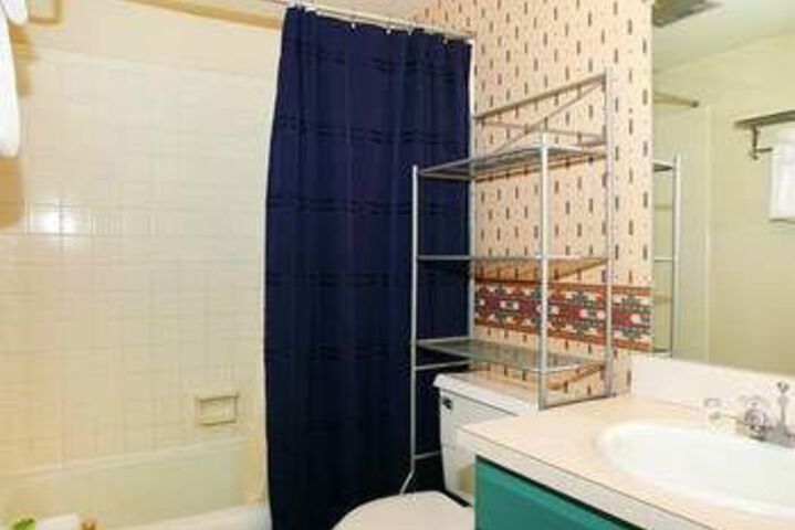 Family Ties 2 4 Br home by RedAwning