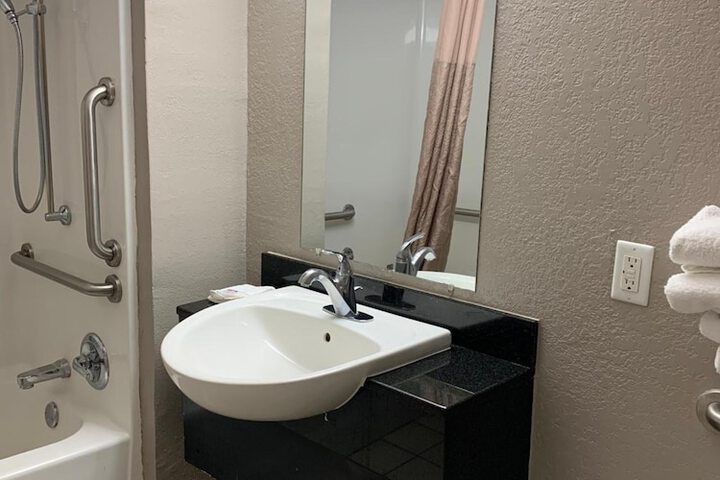 Room 21 of 38
