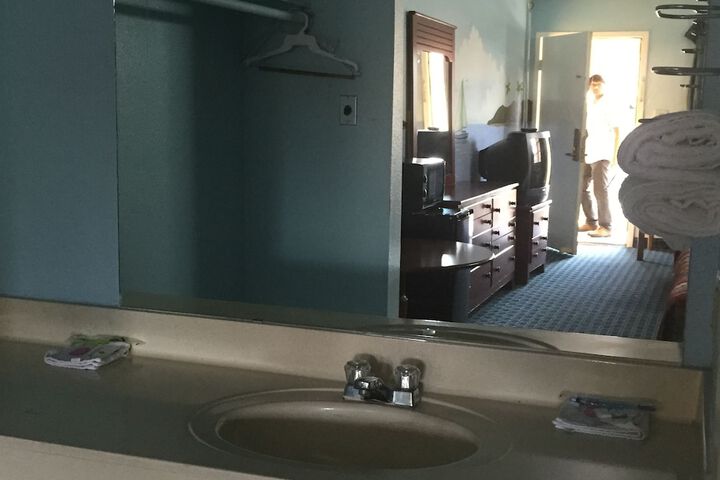 Room 22 of 28