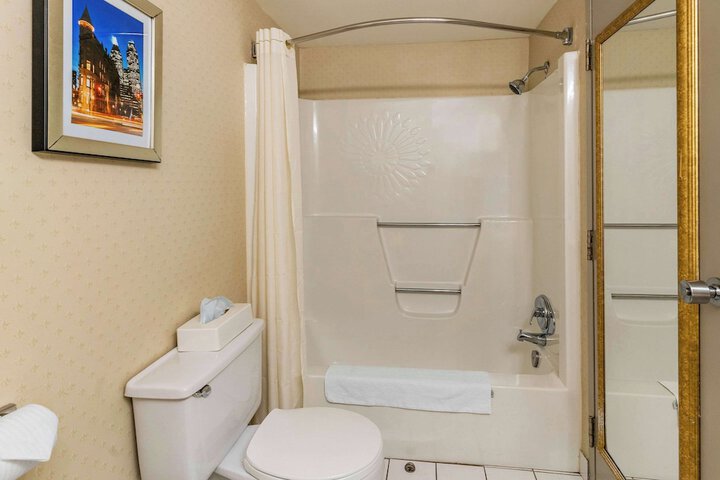 Quality Hotel & Suites