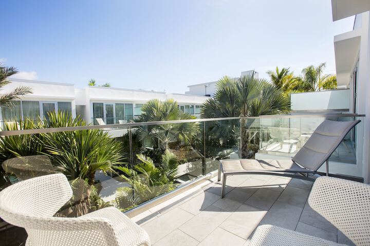 H2O Suites - Adults Only
