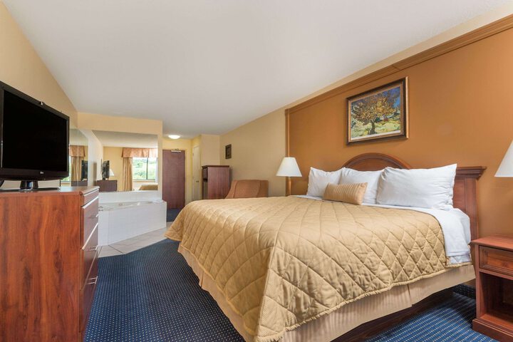 Room 9 of 25