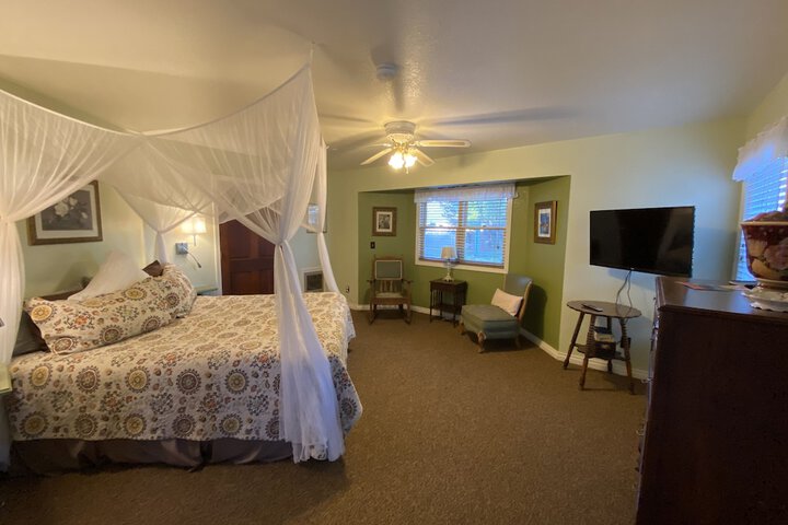 Room 34 of 40