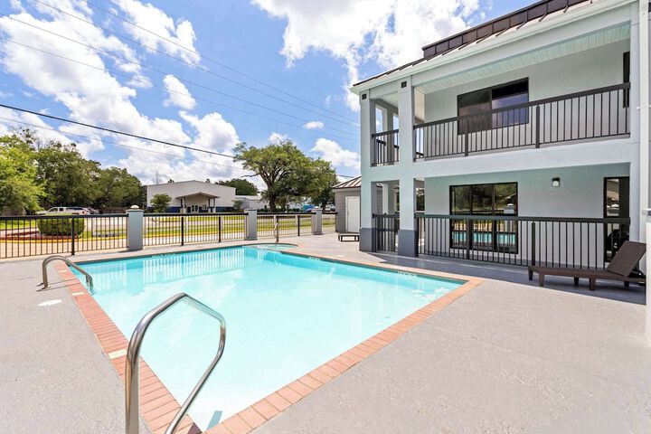 Econo Lodge Inn & Suites Ocean Springs - Biloxi