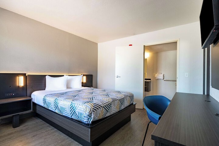 Room 25 of 29