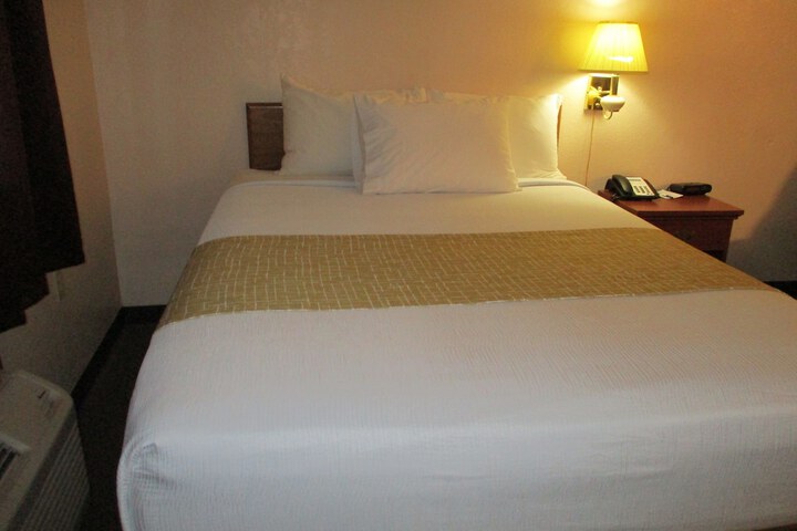 Travelodge by Wyndham Redwood Falls