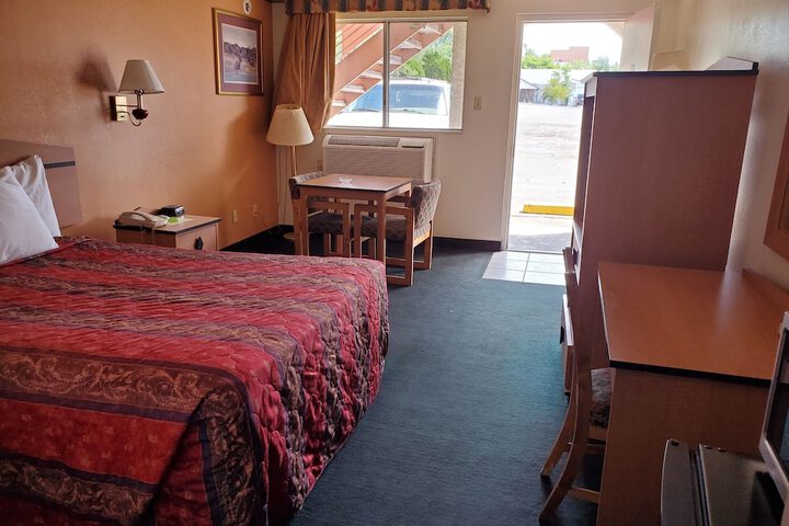 Room 27 of 38