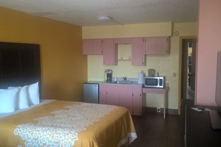 Days Inn & Suites by Wyndham Port Richey