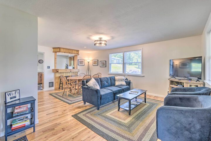 Watkins Glen Lakeview Cottage w / Waterfall!