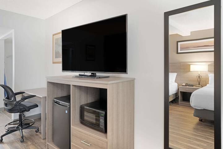 Room 13 of 27