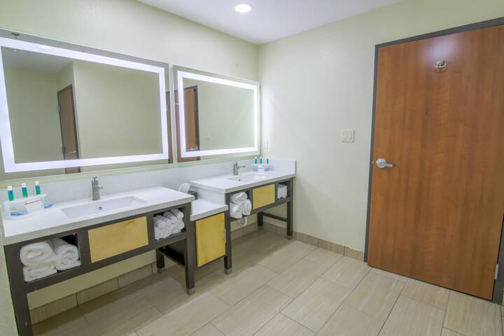 Room 9 of 26