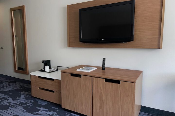 Room 13 of 17