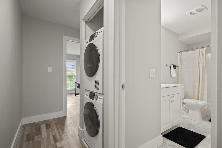 2BR Stay Close to Downtown