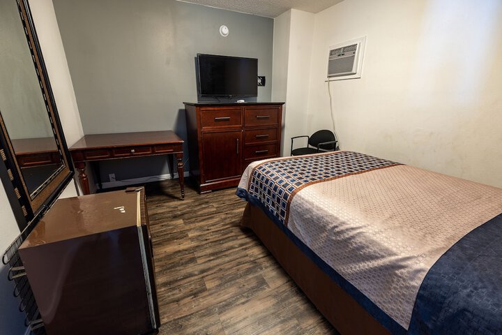 Room 25 of 40