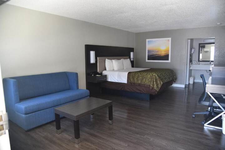 Room 10 of 17