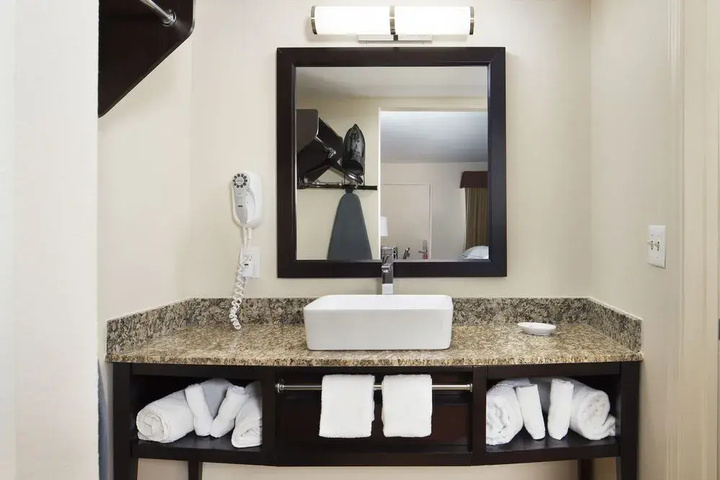 Americas Best Value Inn & Suites