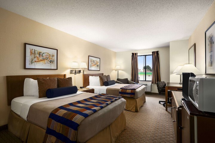 Days Inn by Wyndham Oglesby / Starved Rock