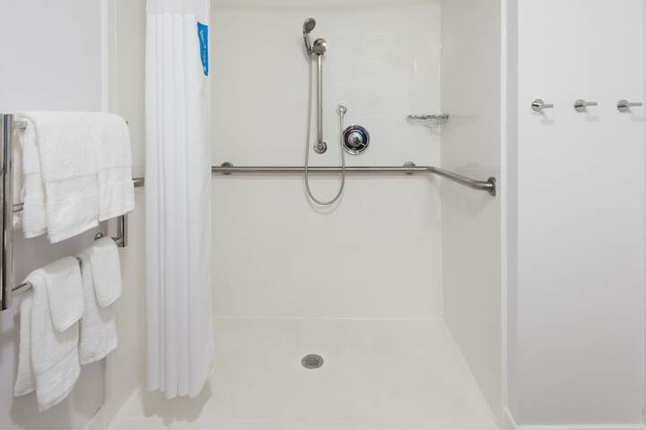 Room 15 of 36