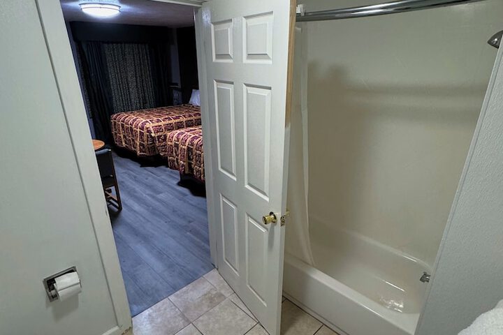Room 11 of 11