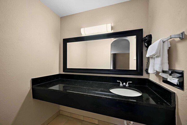 Room 19 of 32