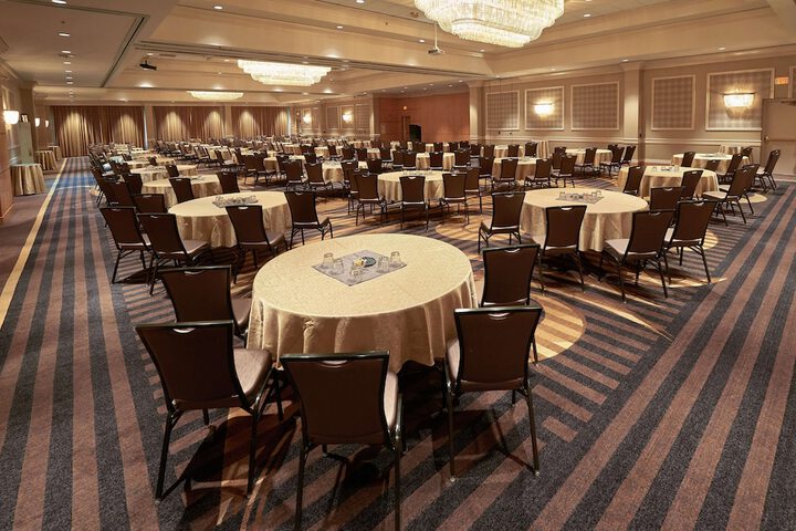 DoubleTree by Hilton Akron Fairlawn