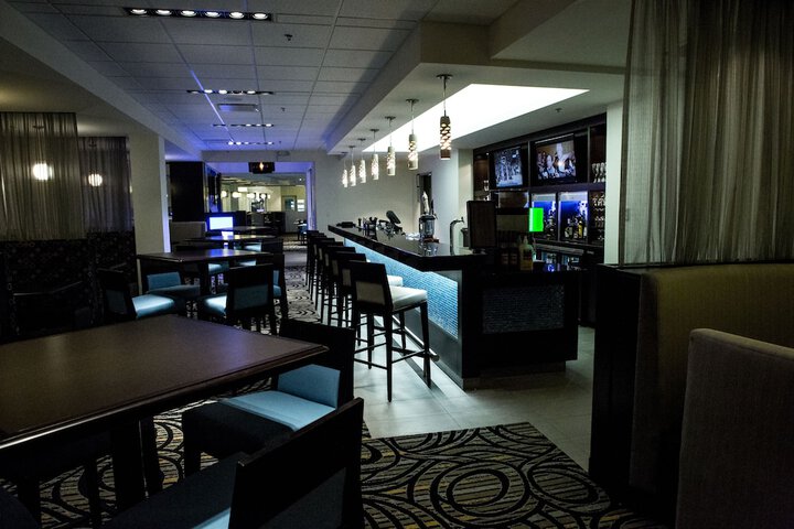 Lounge 28 of 50