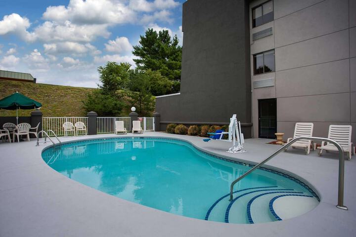 Pool 5 of 30