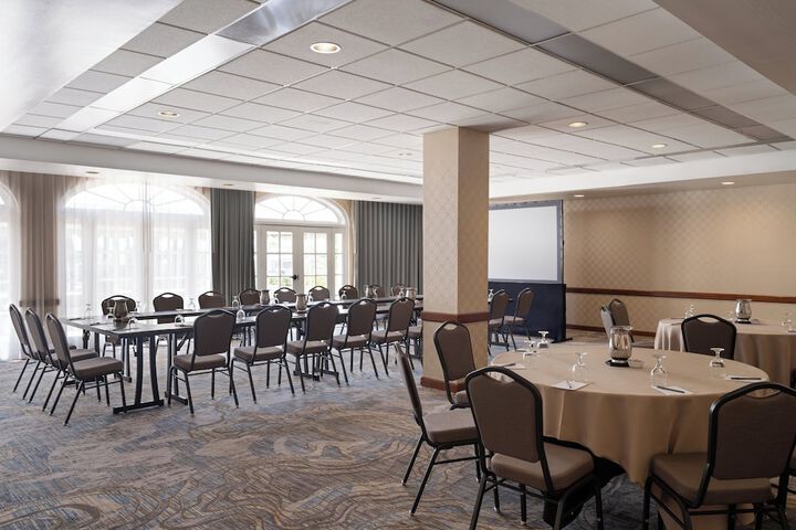 Crowne Plaza Phoenix - Chandler Golf Resort by IHG