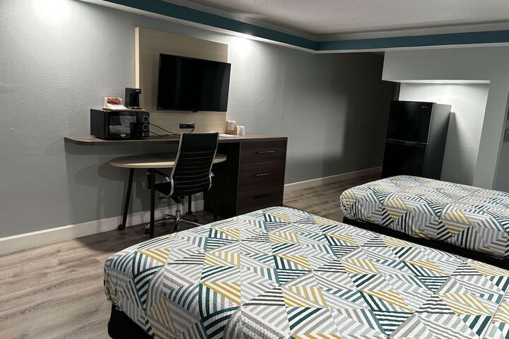 Room 7 of 32