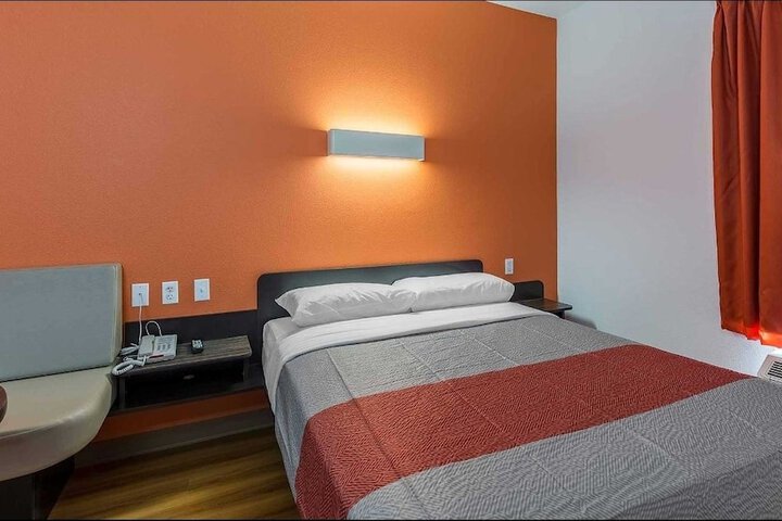 Room 13 of 35