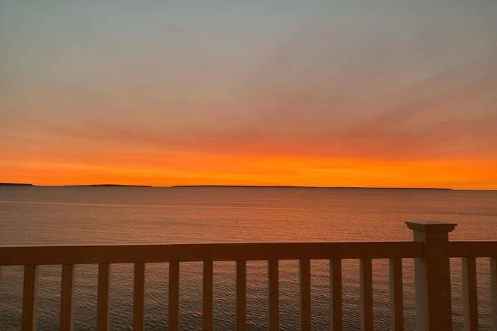 Mackinaw Beach & Bay Inn & Suites