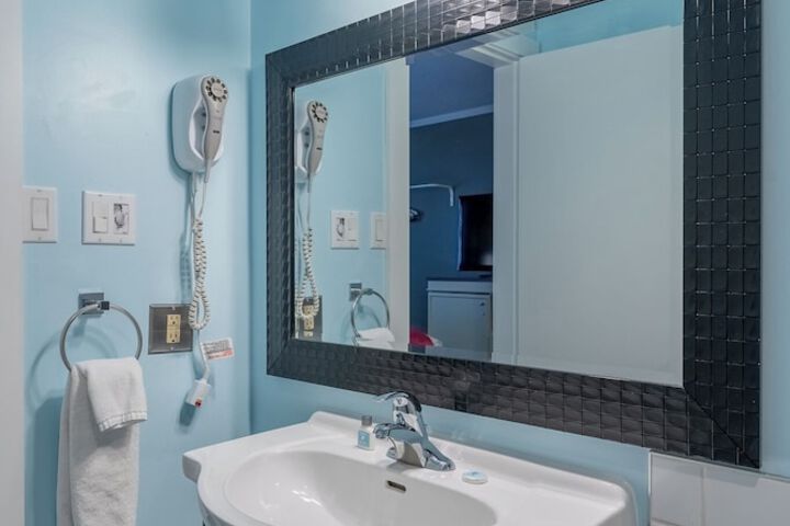 Room 42 of 51