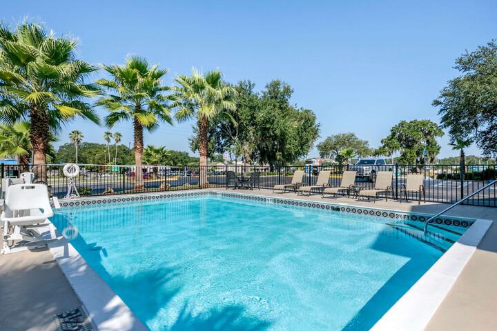 Quality Inn & Suites Leesburg Chain of Lakes