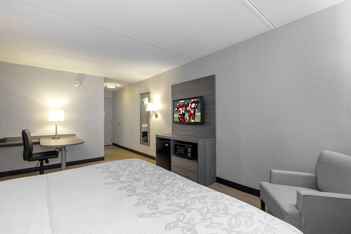 Red Roof Inn PLUS+ Boston - Mansfield / Foxboro