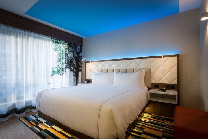 Room 28 of 59
