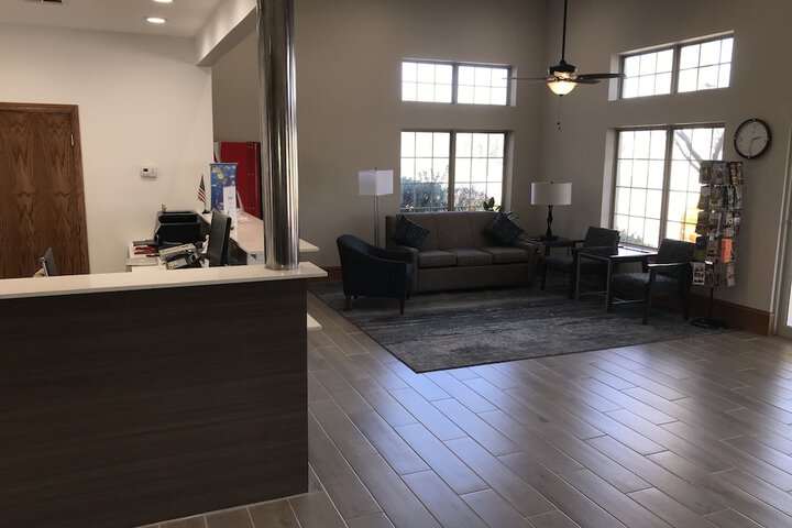 Days Inn by Wyndham Grove