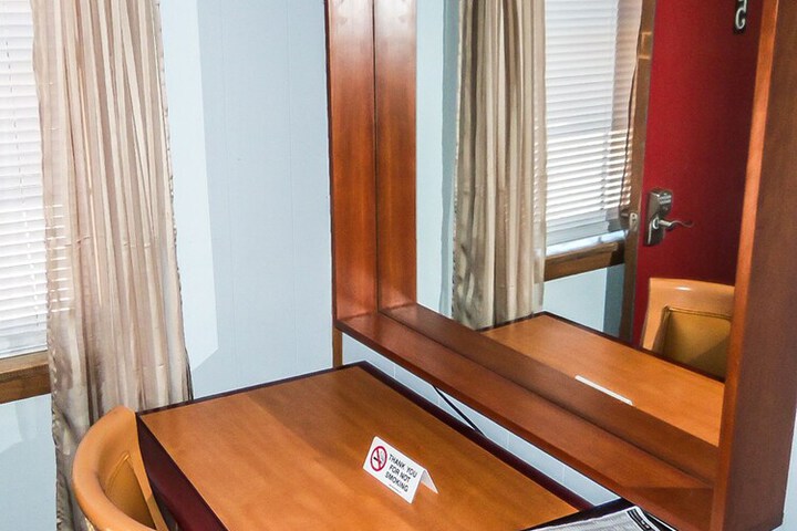 Room 43 of 83