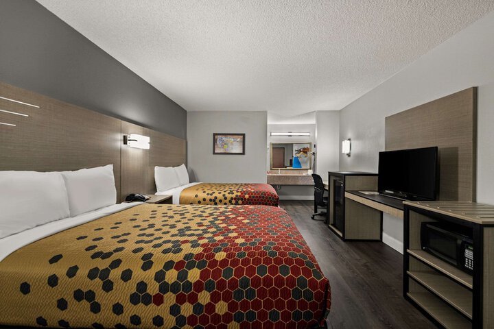 Room 15 of 28