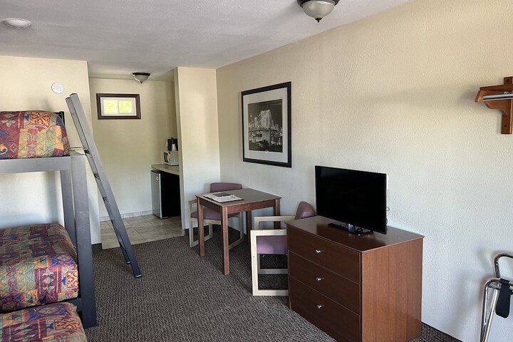 Room 183 of 443