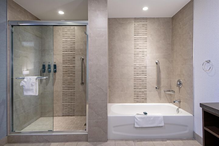 DoubleTree by Hilton Hotel West Edmonton