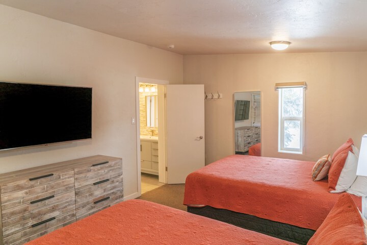 Room 11 of 32