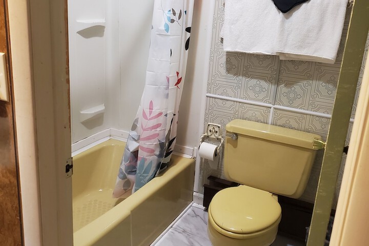 Room 72 of 118