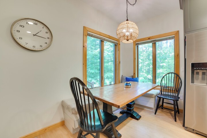 Modern Bellaire Condo: Pool Access Near Skiing!