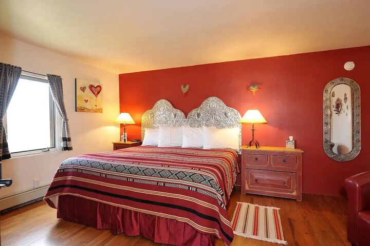 Room 18 of 80