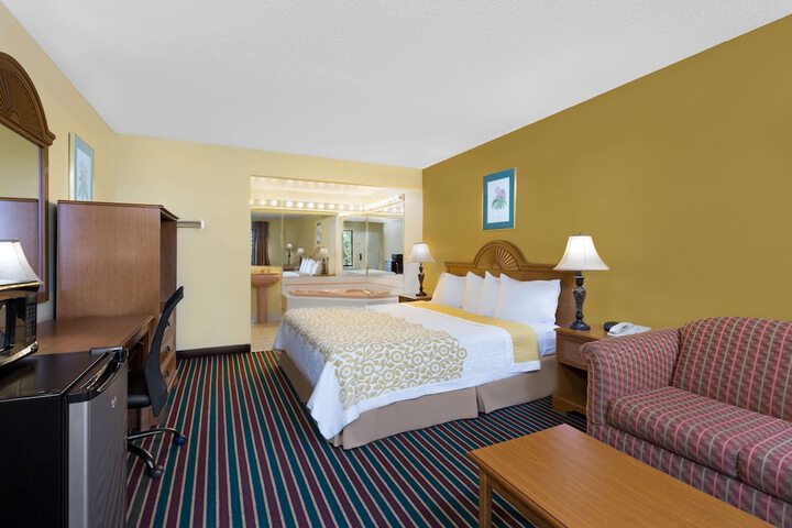 Room 8 of 16