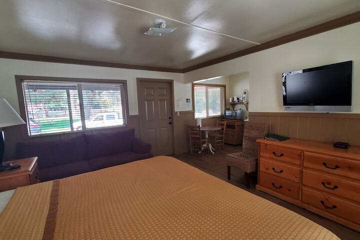 Room 28 of 137