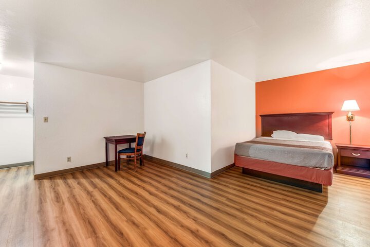 Room 14 of 32