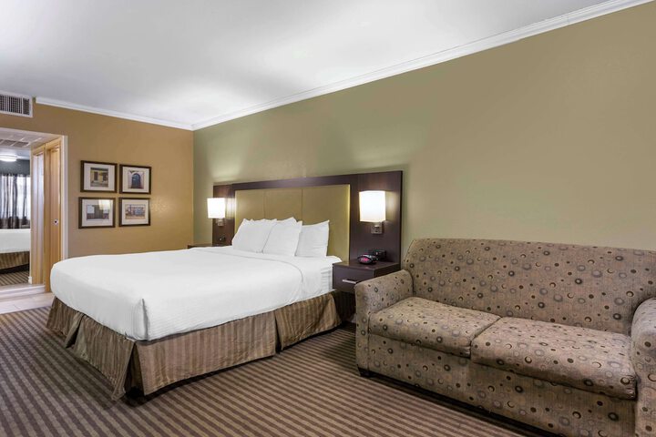 Room 9 of 31